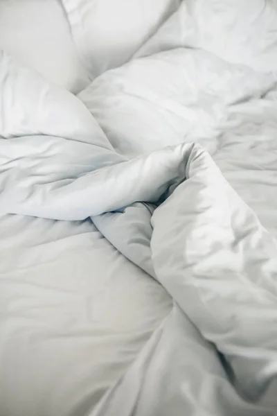 Crumpled white blanket on the bed — Stock Photo, Image