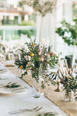 Tablo ayarı ve dekorasyon.