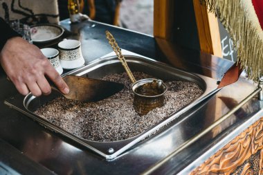 Koyu Türk kahvesi yapmak