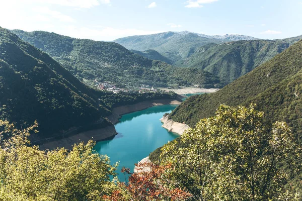 Schöne Aussicht Auf Die Naturlandschaft Montenegro Piva Stausee Mit Türkisfarbenem — Stockfoto