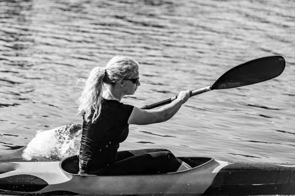 Female Kayaker Training Lake — Stock Photo, Image