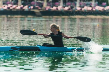  kadın kanocu gölde eğitim