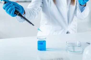 laboratuvar iş yerinde bilim adamı