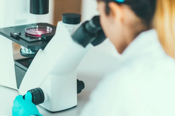 Biotechnology Researcher Using Microscope — Stock Photo, Image