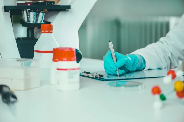 Investigador Científico Trabajando Laboratorio —  Fotos de Stock