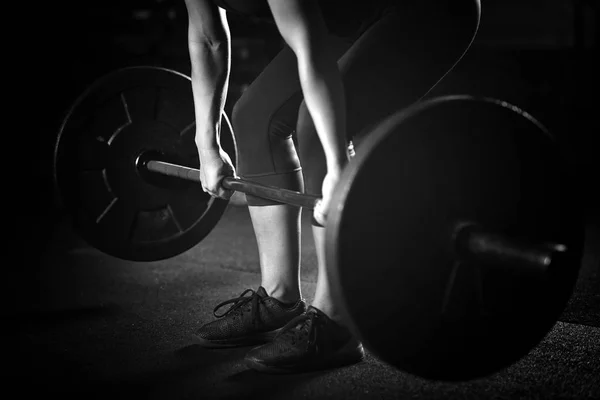 Levantamiento Pesas Mujer Entrenamiento Gimnasio — Foto de Stock