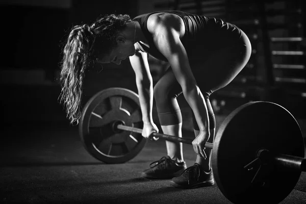 Levantamiento Pesas Mujer Entrenamiento Gimnasio — Foto de Stock