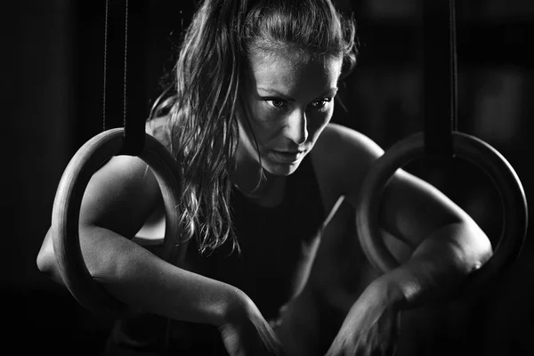 Woman Athlete Exercising Gymnastic Rings — Stock Photo, Image