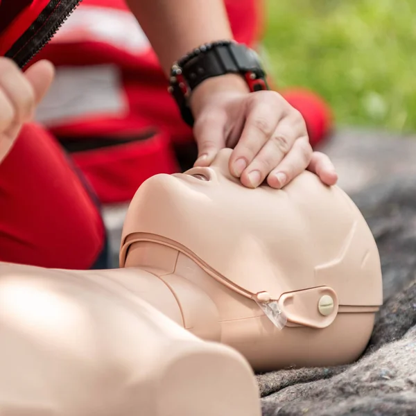 Cpr Training Outdoors Reanimation Procedure Cpr Doll — Stock Photo, Image