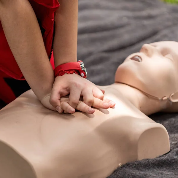 Entrenamiento Cpr Aire Libre Procedimiento Reanimación Muñeca Rcp — Foto de Stock