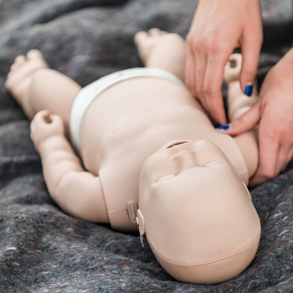 Cpr Training Baby Dummy — Stockfoto