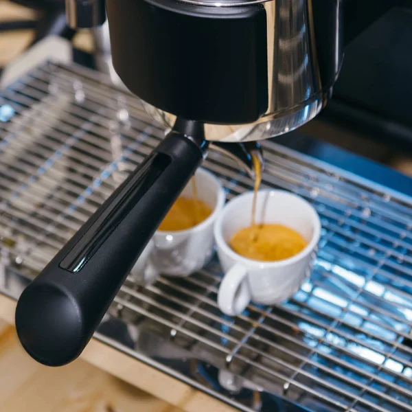 Italiaanse Koffie Espressomachine Twee Koffie Kopjes — Stockfoto