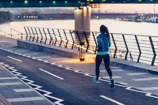 Jogging Femenino Paseo Marítimo — Foto de Stock