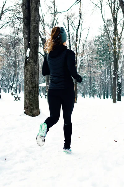 Female Athlete Jogging Park Winter Snow Park — Stock Photo, Image