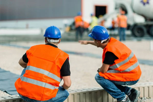 Byggnadsarbetare Som Arbetar Byggarbetsplatsen — Stockfoto