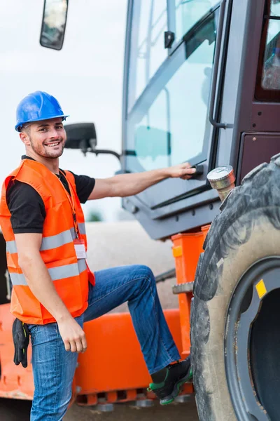 Retrato Trabalhador Manual Skid Steer Loader — Fotografia de Stock