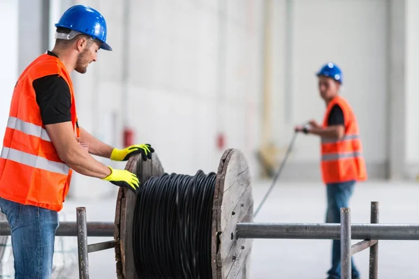 Manual Workers Spining Out Cable — Stock Photo, Image