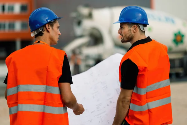Construction Site Workers Plans — Stock Photo, Image