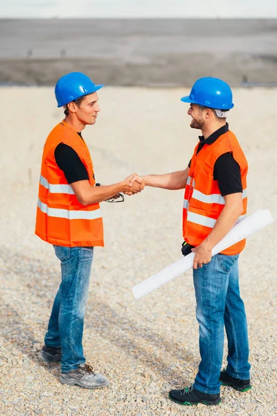 Construction Worker Handshaking Construction Site — Stock Photo, Image
