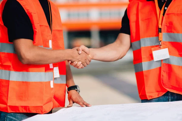 Arkitekterna Konstruktion Webbplats Handskakning — Stockfoto