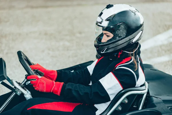 Kadın Cart Spor Yolda Sürüş — Stok fotoğraf