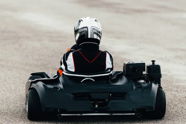 Mulher Dirigindo Cart Uma Pista Esportes — Fotografia de Stock