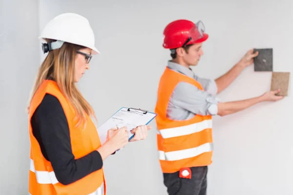 Engineers Examining Tiles Construction Site — Stock Photo, Image