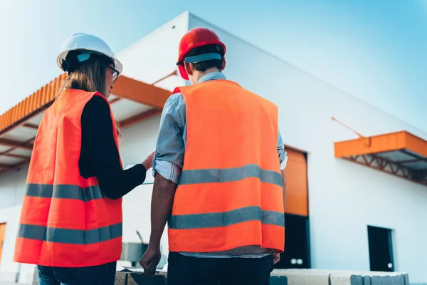 Wartungsingenieure Treffen Sich Auf Baustelle — Stockfoto