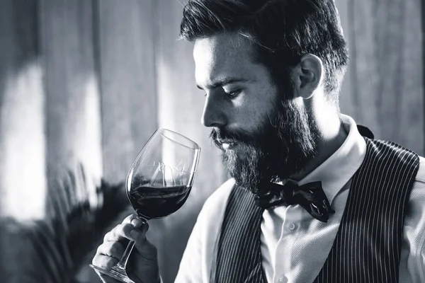 Sommelier Ochutnávka Červeného Vína — Stock fotografie