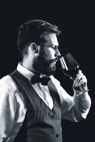 Sommelier Ochutnávka Červeného Vína — Stock fotografie