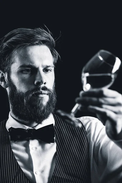 Zkoumání Bílé Víno Sommelier — Stock fotografie