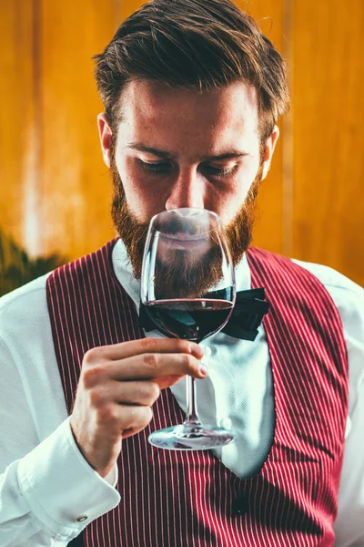 Sommelier Proeven Rode Wijn — Stockfoto