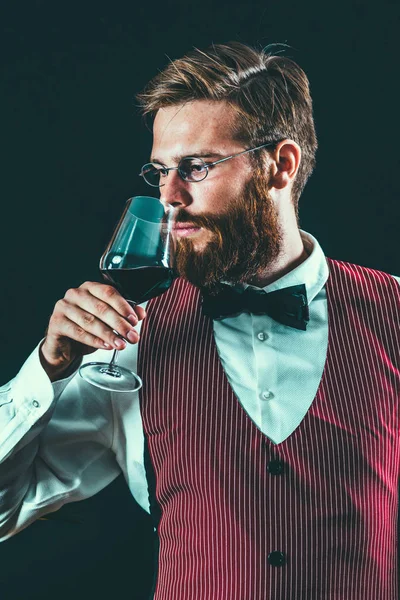 Sommelier Ochutnávka Červeného Vína — Stock fotografie