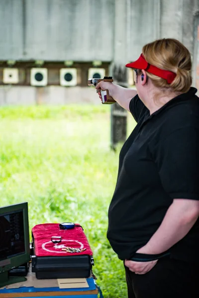Жінка Спортивній Стрільбі Тренування Стрільби Ціль — стокове фото
