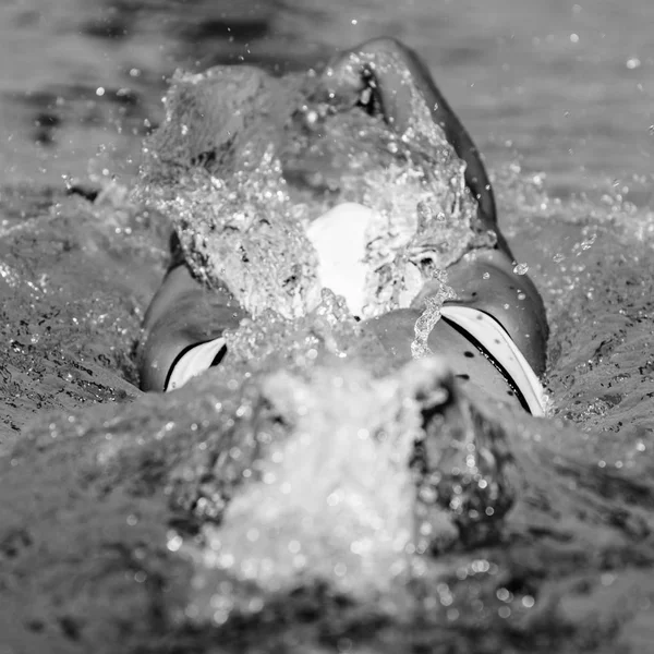 Schwimmerin Beim Training Schwimmbad Schmetterlingsschwimmen — Stockfoto