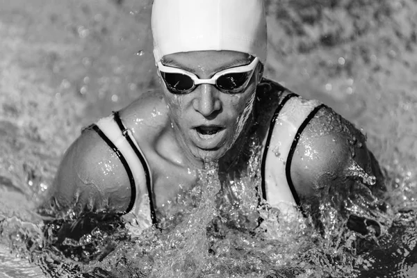 Schwimmerin Beim Training Schwimmbad Schwimmstil Brustschwimmen — Stockfoto
