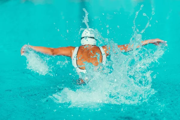 Schwimmerin Beim Training Schwimmbad Schmetterlingsschwimmen — Stockfoto