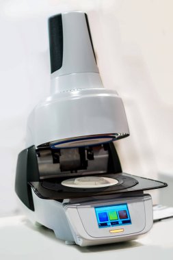 Diş laboratuvar fırını seramik restorasyonlar için yakın çekim