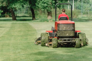 Golf Sahası bakım donanımları, çimen biçme makinesi
