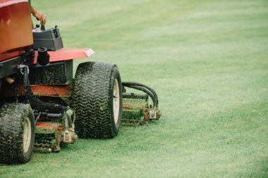 Golf Sahası bakım donanımları, çimen biçme makinesi