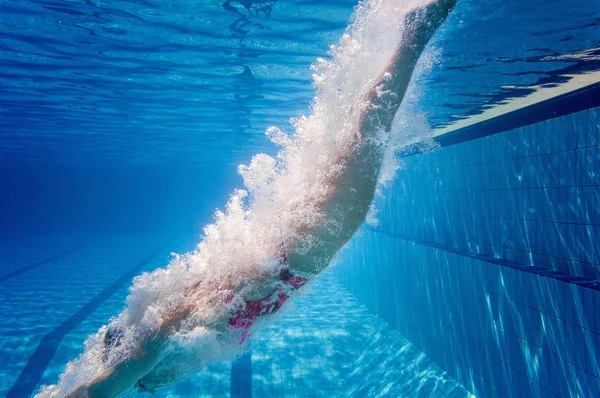 Vista Submarina Del Buzo Femenino Piscina — Foto de Stock