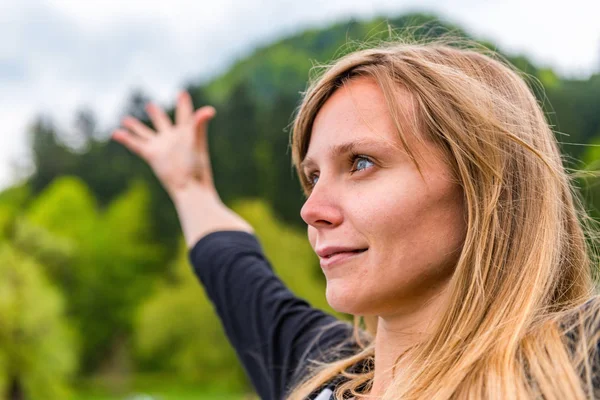 Porträt Einer Blonden Frau Beim Yoga — Stockfoto