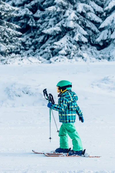 Kleiner Junge Beim Skifahren Berg Sonnigem Tag — Stockfoto