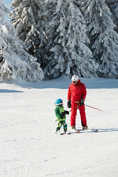 Entraîneur Ski Petit Garçon Ski — Photo