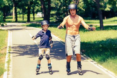 Hafta sonu etkinlikleri, Dede ve torunu rolleskating