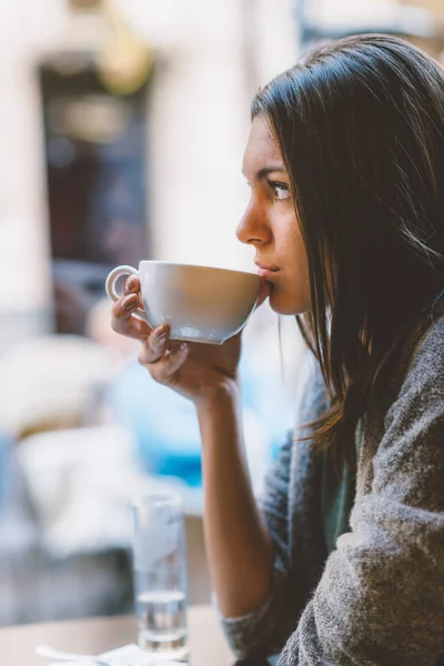 Vrouw Die Koffie Drinkt Cafe — Stockfoto