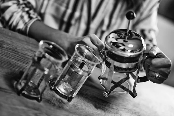 Druk Voorbereiding Koffie Van Vrouw Het Frans — Stockfoto