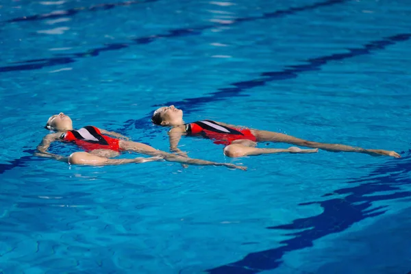 Gesynchroniseerde Zwemmers Wedstrijd Dansen — Stockfoto