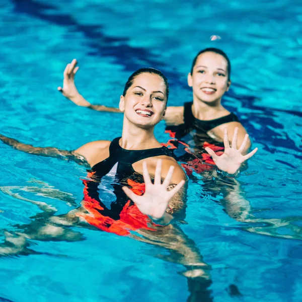 Synchronschwimmleistung Becken — Stockfoto