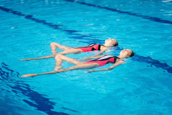 Nuotatori Sincronizzati Piscina — Foto Stock